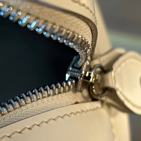 LOUIS VUITTON Ivory Epi Leather Montaigne PM Satchel - Picture 9 of 16